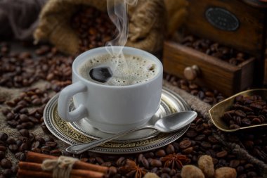 Kahve fincanındaki kahve fincanı, eski bir arka plan..