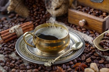 Kahve fincanındaki kahve fincanı, eski bir arka plan..