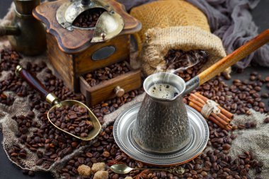 Kahve fincanındaki kahve fincanı, eski bir arka plan..