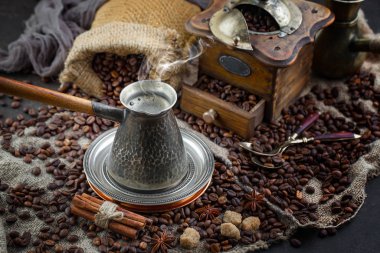 Kahve fincanındaki kahve fincanı, eski bir arka plan..