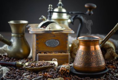 Kahve fincanındaki kahve fincanı, eski bir arka plan..