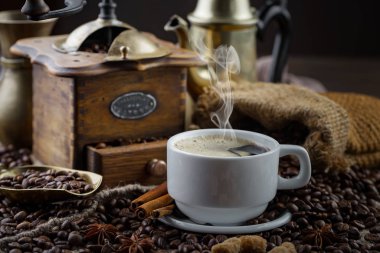 Kahve fincanındaki kahve fincanı, eski bir arka plan..