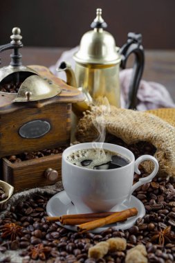 Kahve fincanındaki kahve fincanı, eski bir arka plan..