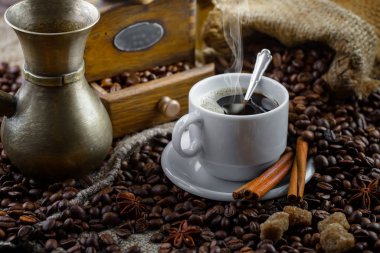 Kahve fincanındaki kahve fincanı, eski bir arka plan..