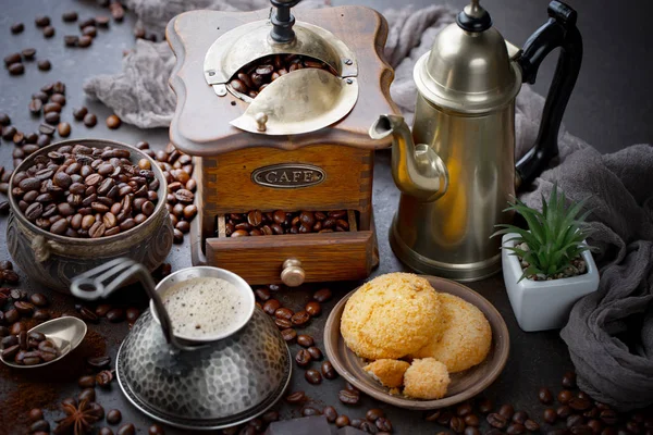 Café Noir Tasse Sur Une Table Composition Sur Vieux Fond — Photo