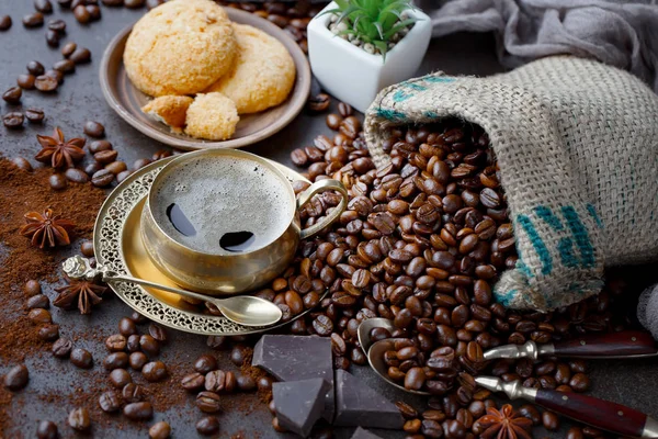 Café Noir Tasse Sur Une Table Composition Sur Vieux Fond — Photo