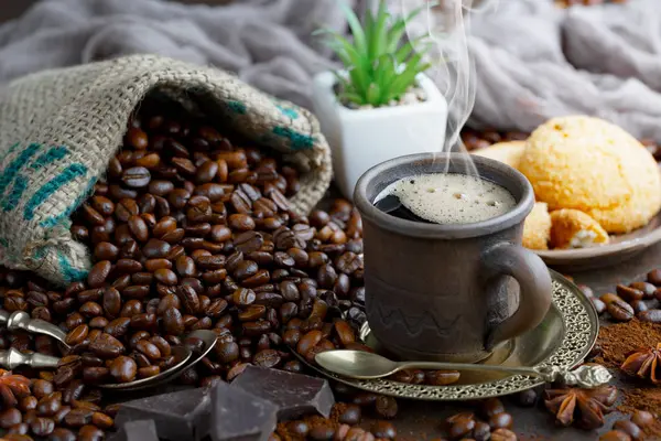 Café Noir Tasse Sur Une Table Composition Sur Vieux Fond — Photo