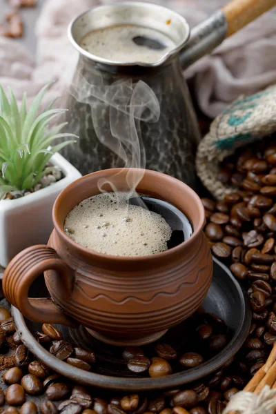 Koffie Een Kopje Schotel Een Oude Achtergrond — Stockfoto