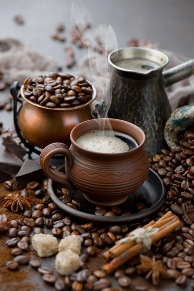 Kávé Egy Csészében Csészealj Egy Régi Háttér — Stock Fotó