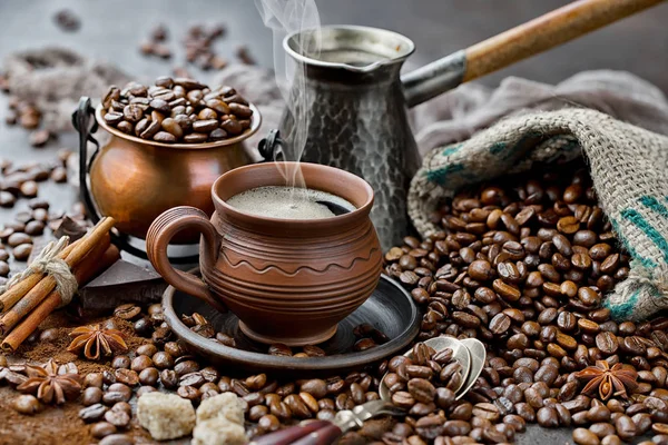 Koffie Een Kopje Schotel Een Oude Achtergrond — Stockfoto