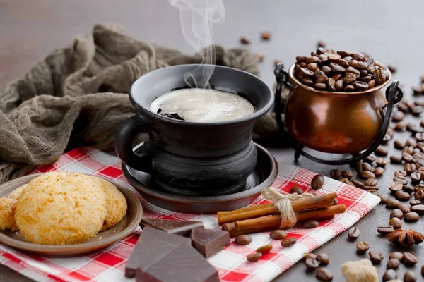 Koffie Een Kopje Schotel Een Oude Achtergrond — Stockfoto