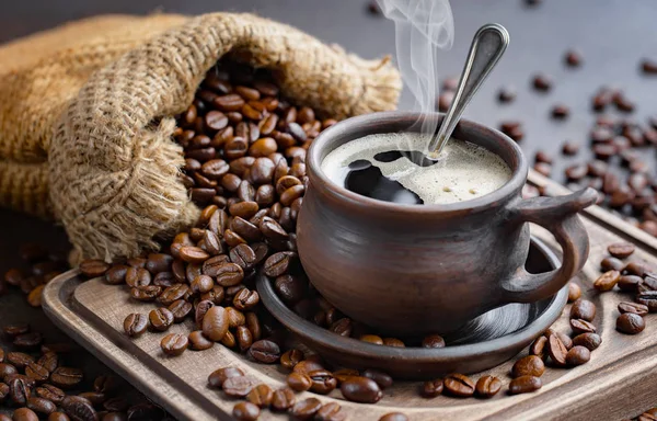 Koffiebonen Worden Geroosterd Een Pan Met Rook — Stockfoto