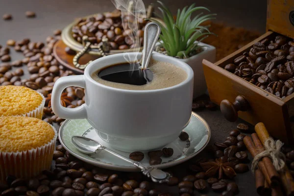 Café Una Taza Fondo Granos Café Fondo Antiguo — Foto de Stock