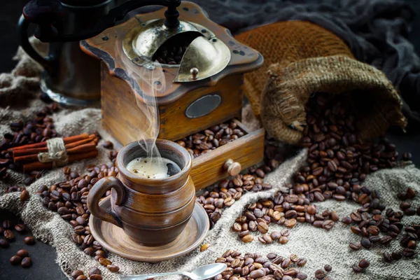 Café Una Taza Fondo Granos Café Fondo Antiguo — Foto de Stock