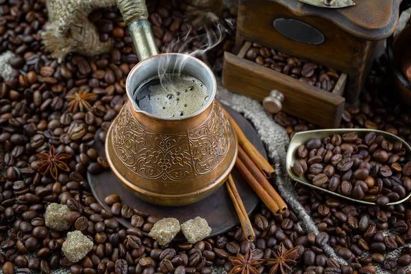 Café Negro Sobre Fondo Viejo Una Taza —  Fotos de Stock