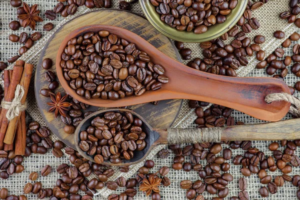 Zwarte Koffie Een Oude Achtergrond Een Kopje — Stockfoto