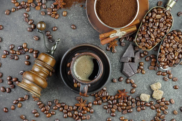 Zwarte Koffie Een Oude Achtergrond Een Kopje — Stockfoto