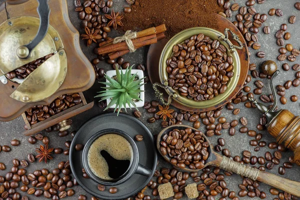 Café Negro Sobre Fondo Viejo Una Taza — Foto de Stock