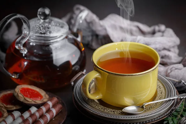 Tee Heißgetränk Auf Altem Hintergrund Komposition Auf Dem Tisch — Stockfoto
