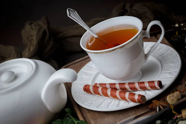 Forró Tea Egy Csésze Egy Régi Háttér — Stock Fotó