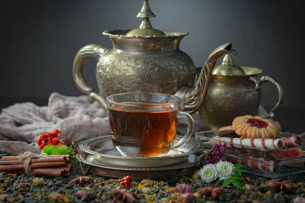 Forró Tea Egy Csésze Egy Régi Háttér — Stock Fotó