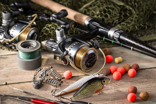 Pesca Enfrentar Uma Mesa Madeira — Fotografia de Stock