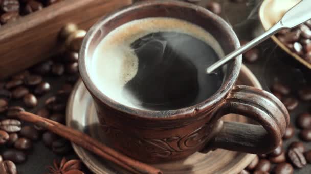 Горячий Кофе Чашке Паром Старом Фоне — стоковое видео