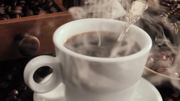 Café Caliente Una Taza Con Vapor Sobre Fondo Viejo — Vídeos de Stock