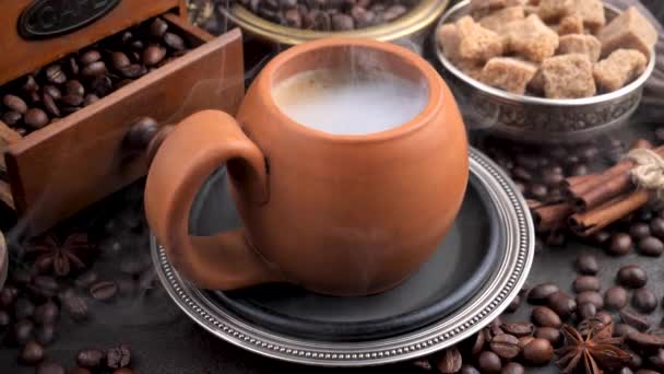 Caffè Caldo Una Tazza Con Vapore Vecchio Sfondo — Video Stock