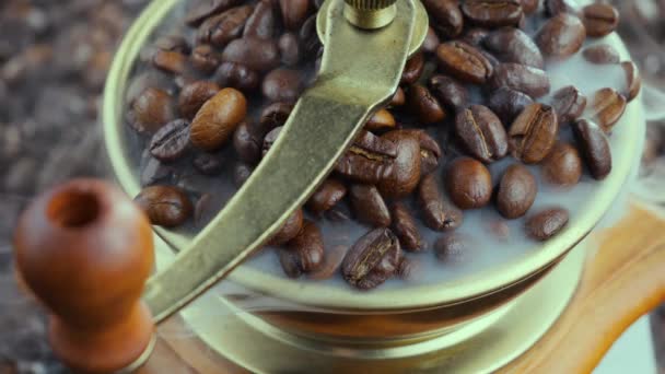 Palone Ziarna Kawy Powoli Wędzone Młynku Kawy — Wideo stockowe