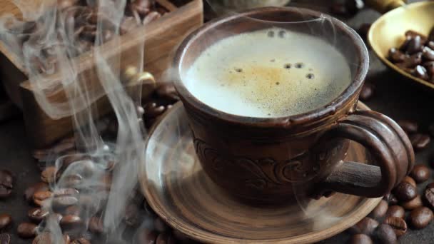 Warme Koffie Een Kopje Met Stoom Een Oude Achtergrond — Stockvideo