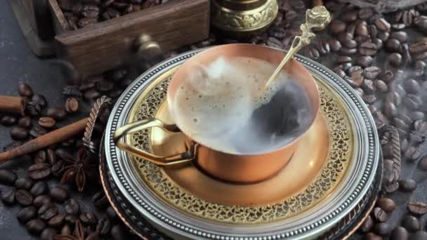 Eski Bir Fonda Buharlı Sıcak Kahve — Stok video