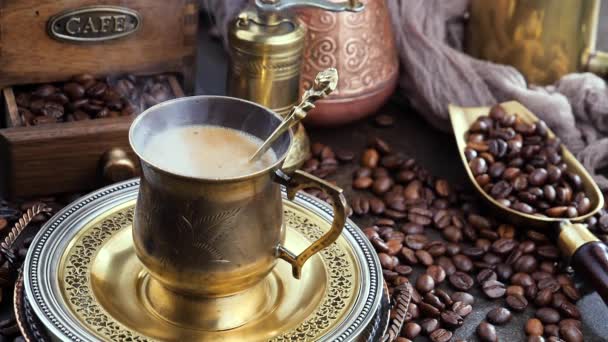 Warme Koffie Een Kopje Met Stoom Een Oude Achtergrond — Stockvideo