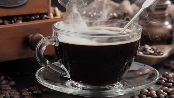 Café Caliente Una Taza Con Vapor Sobre Fondo Viejo — Vídeos de Stock