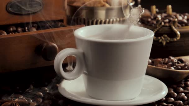 Varmt Kaffe Kopp Med Ånga Gammal Bakgrund — Stockvideo