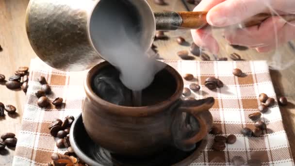 Café Chaud Est Versé Cafetière Dans Tasse — Video