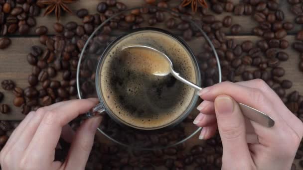 Káva Šálku Pomalu Míchá Lžící — Stock video