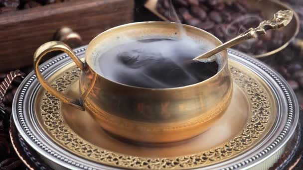 Café Caliente Una Taza Con Vapor Sobre Fondo Viejo — Vídeos de Stock