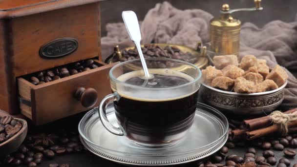 Forró Kávé Egy Csészében Gőz Egy Régi Háttér — Stock videók