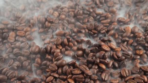 Grains Café Torréfiés Avec Fumée Dans Une Casserole — Video