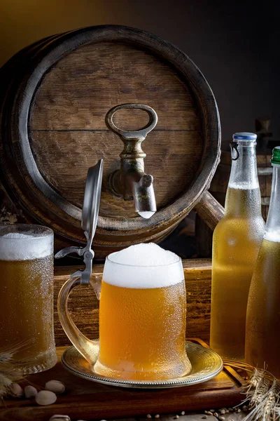 Licht Bier Een Glas Een Tafel Compositie Met Accessoires Een — Stockfoto