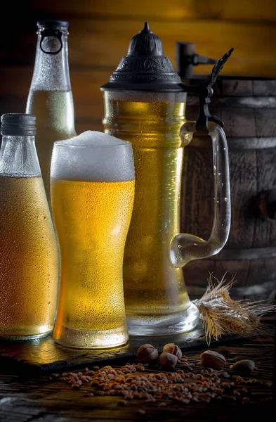 Licht Bier Een Glas Een Tafel Compositie Met Accessoires Een — Stockfoto