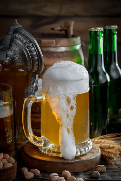 Licht Bier Een Glas Een Tafel Compositie Met Accessoires Een — Stockfoto