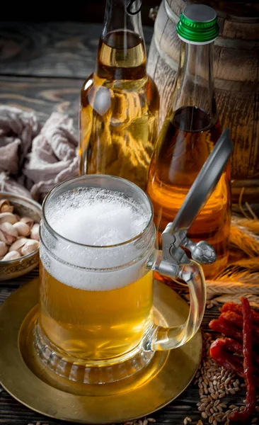 Light Beer Glass Table Composition Accessories Old Background — Stock Photo, Image