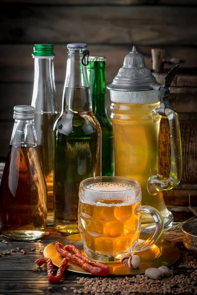 Licht Bier Een Glas Een Tafel Compositie Met Accessoires Een — Stockfoto