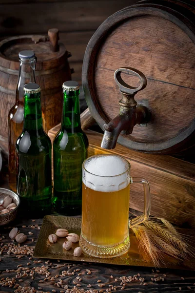 Licht Bier Een Glas Een Tafel Compositie Met Accessoires Een — Stockfoto