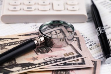 Büroda muhasebe ve iş konuları