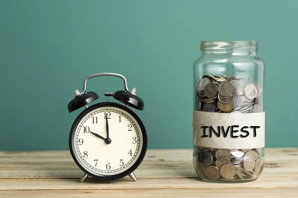 Alarm Clock with Coins Jar - Business Concept — Stock Photo, Image