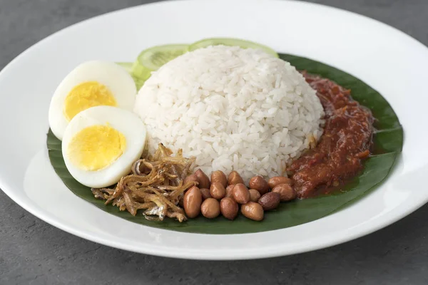 Nasi Lemak, Malaysian cuisine — Stock Photo, Image