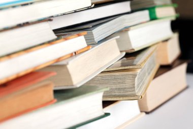 Dağınık yığın kitap 